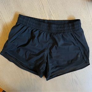 Athleta Mesh Racer Run Short in Black, size M EUC
